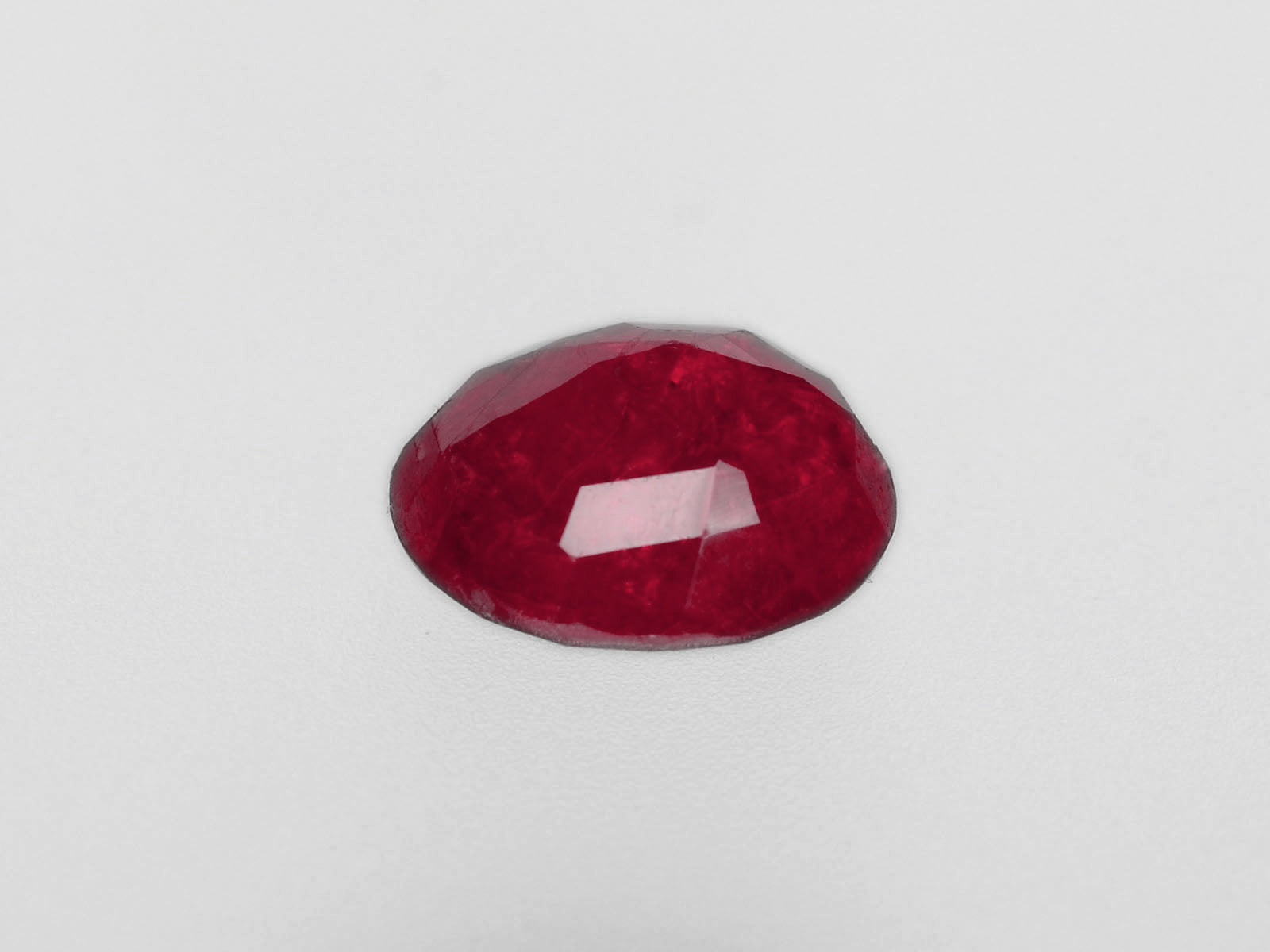 8800456-oval-deep-pinkish-red-igi-burma-natural-ruby-1.50-ct