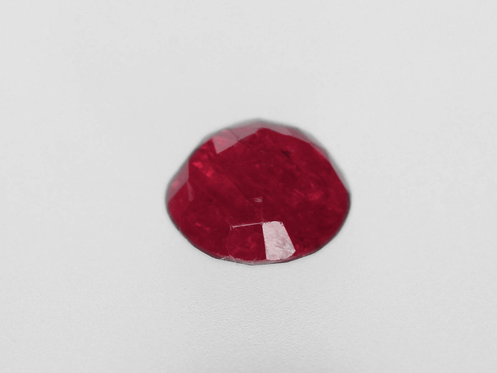 8800456-oval-deep-pinkish-red-igi-burma-natural-ruby-1.50-ct