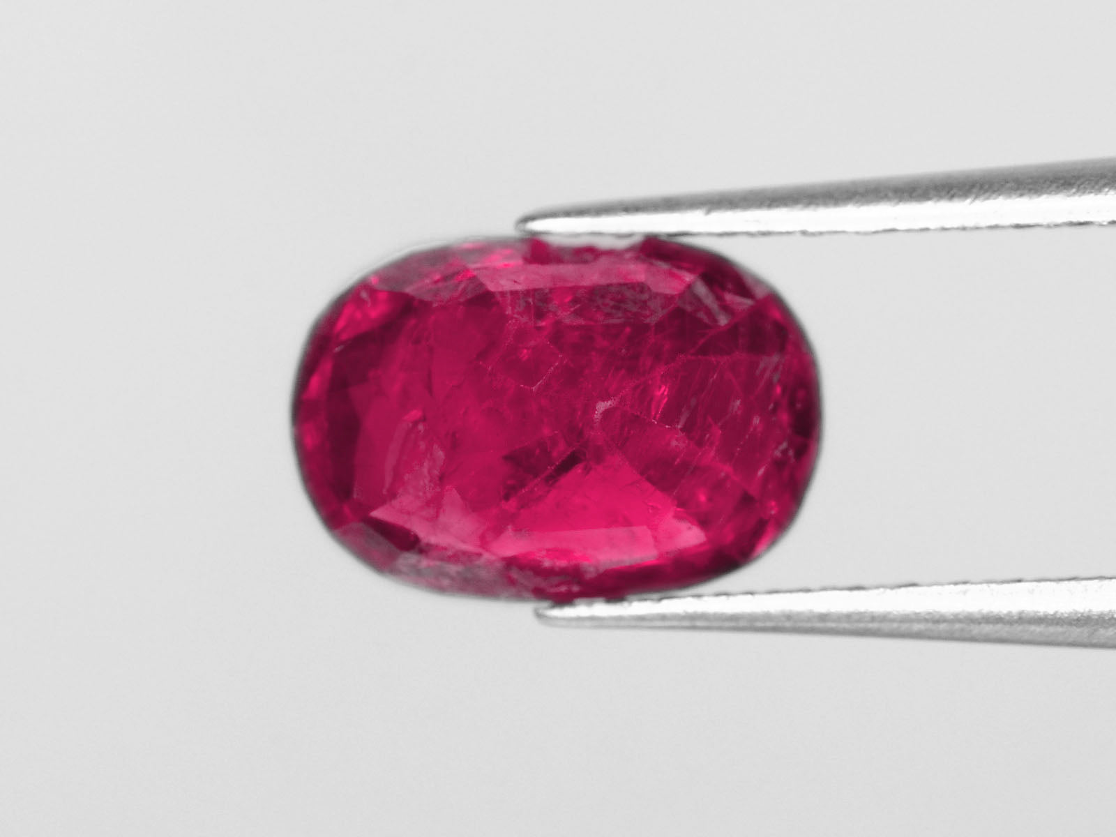 8800457-oval-pinkish-red-igi-burma-natural-ruby-1.41-ct