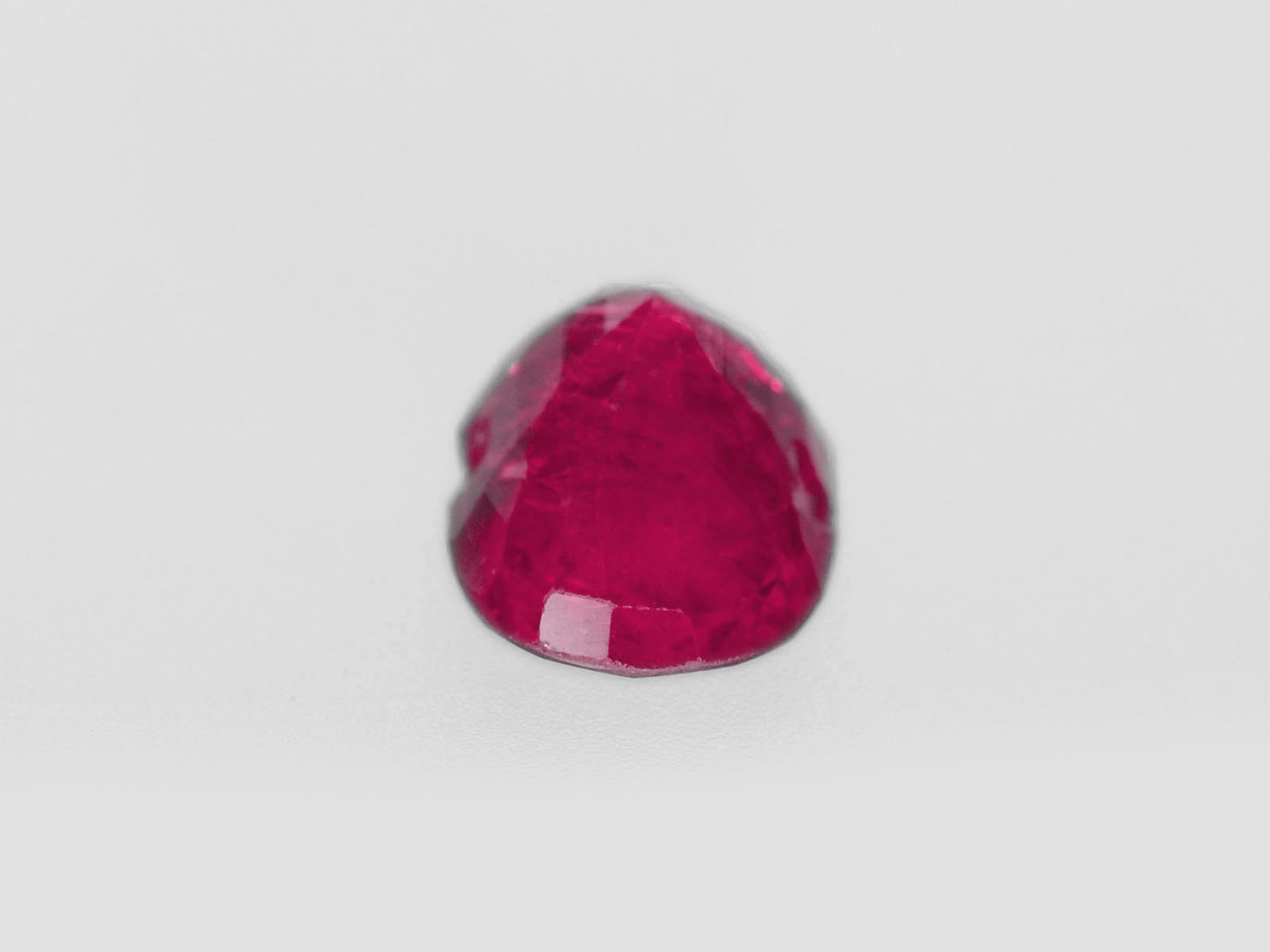 8800457-oval-pinkish-red-igi-burma-natural-ruby-1.41-ct