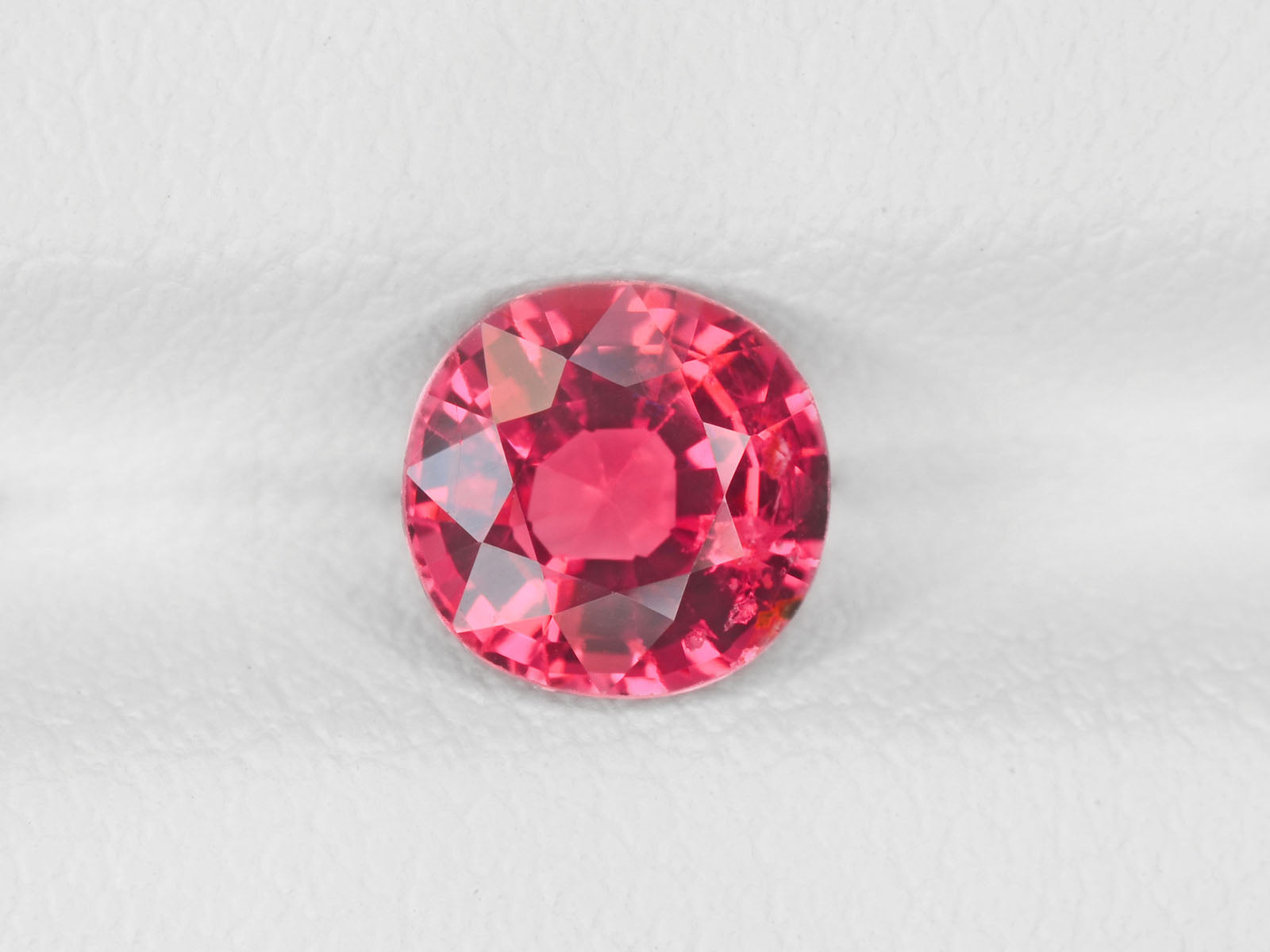 8800329-cushion-vivid-neon-pink-igi-burma-natural-spinel-0.99-ct