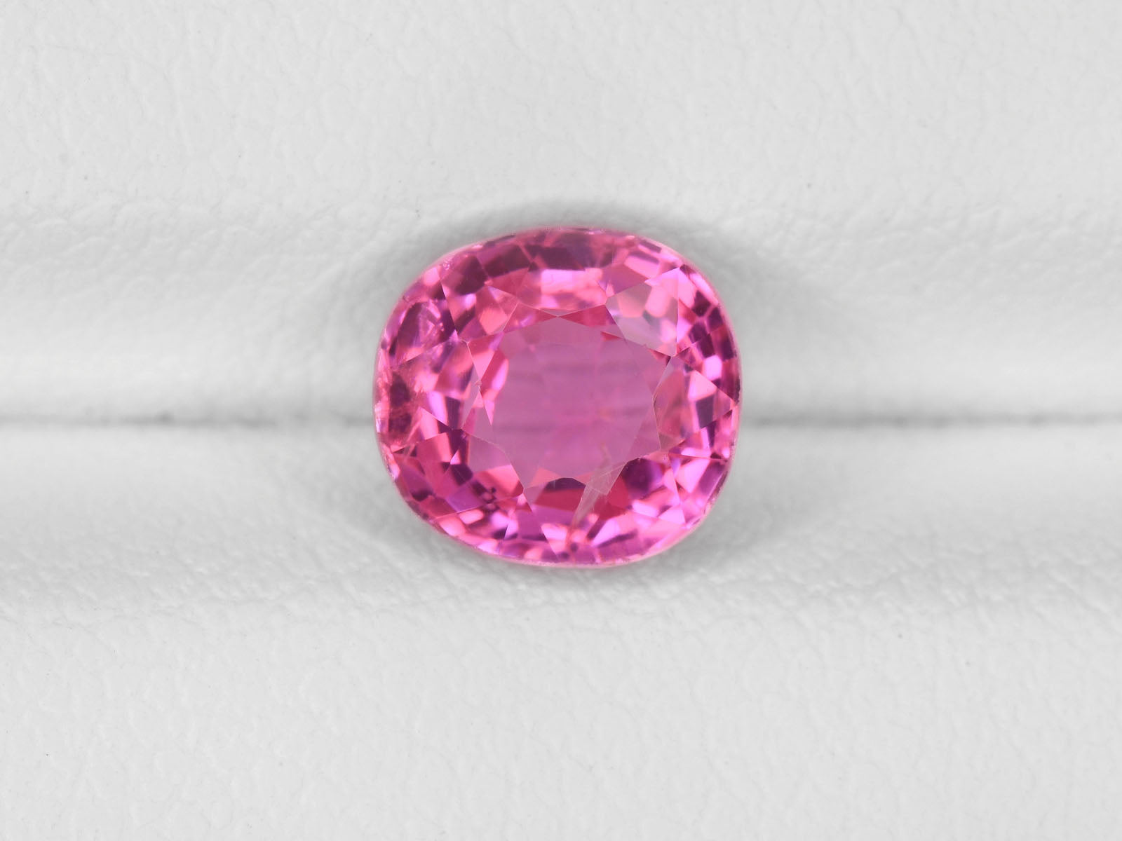 8800331-cushion-bubblegum-pink-igi-burma-natural-spinel-1.35-ct