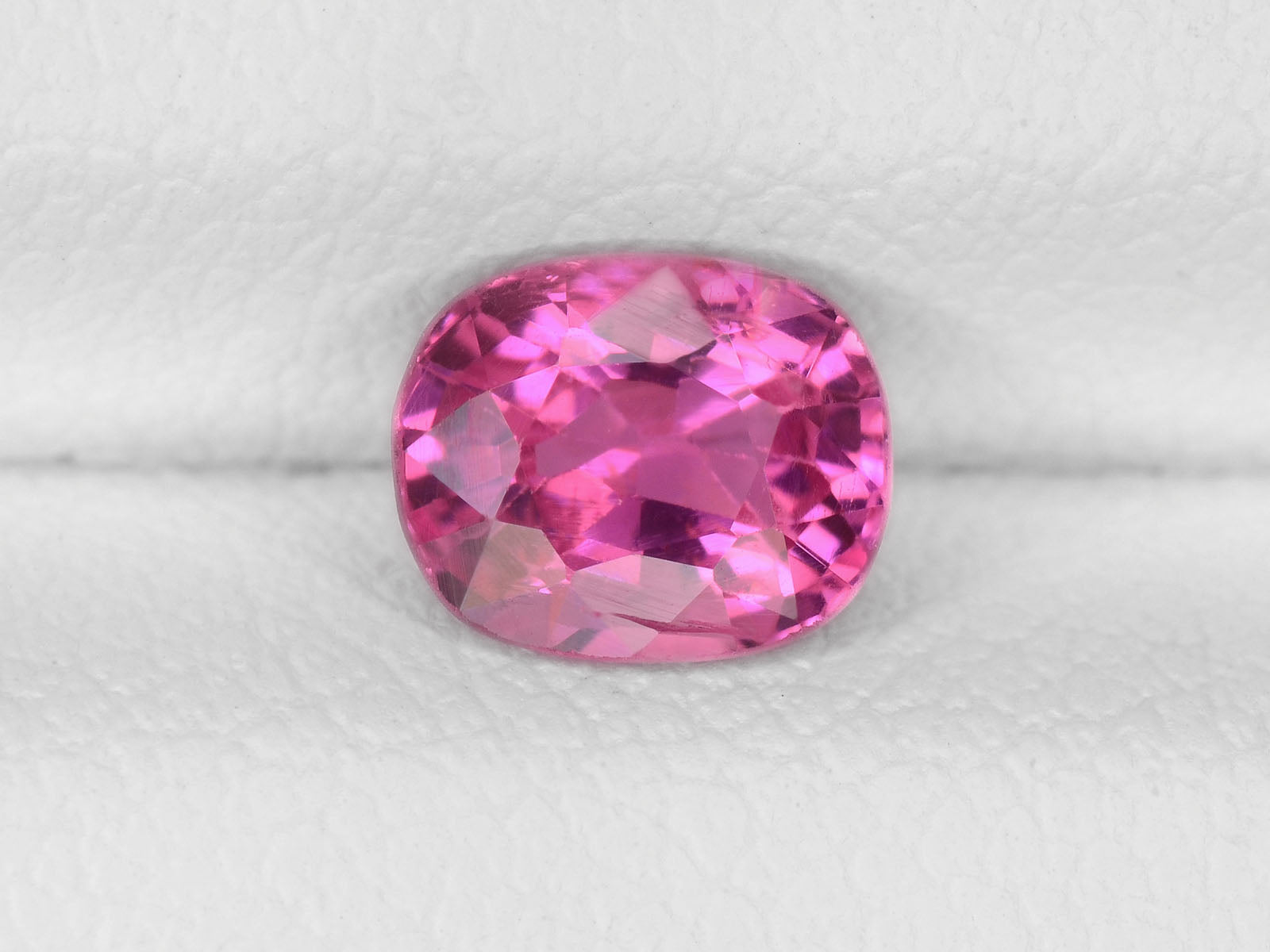 8800333-cushion-lively-pink-igi-burma-natural-spinel-0.86-ct