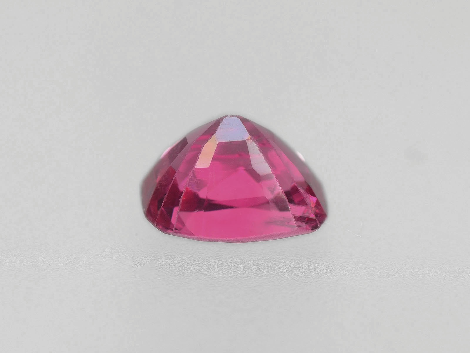 8800335-cushion-intense-pink-igi-burma-natural-spinel-0.72-ct