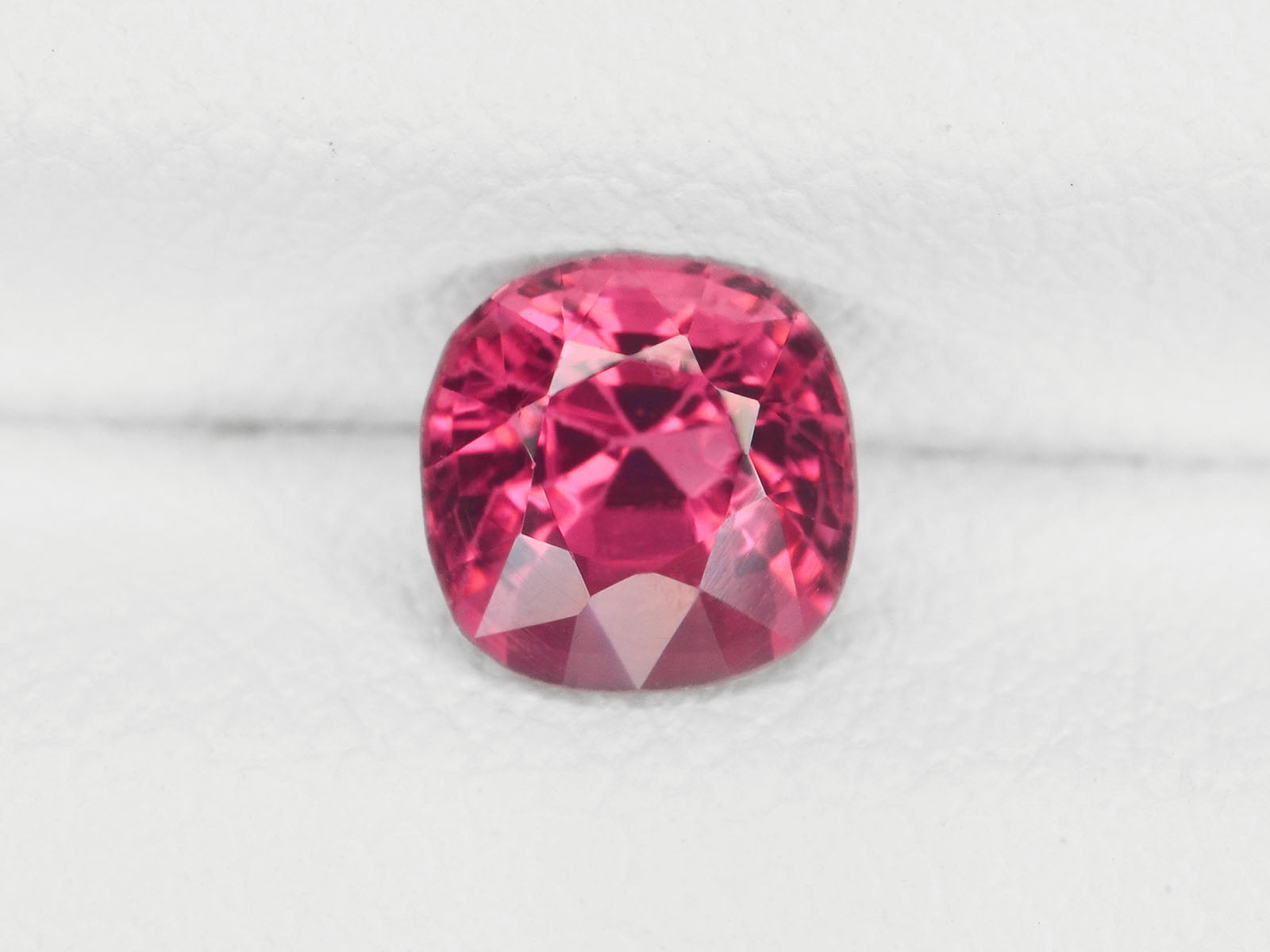 8800336-cushion-deep-reddish-pink-igi-burma-natural-spinel-0.70-ct