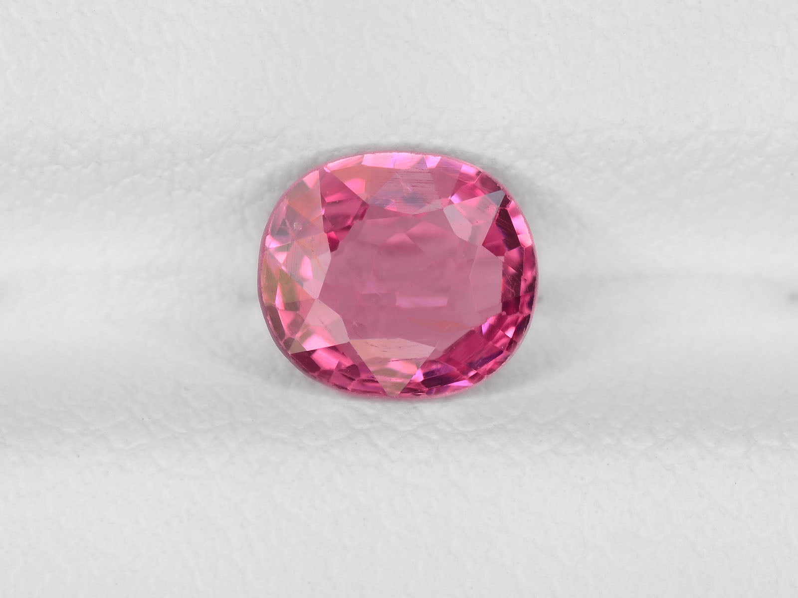 8800338-oval-intense-pink-igi-burma-natural-spinel-0.83-ct