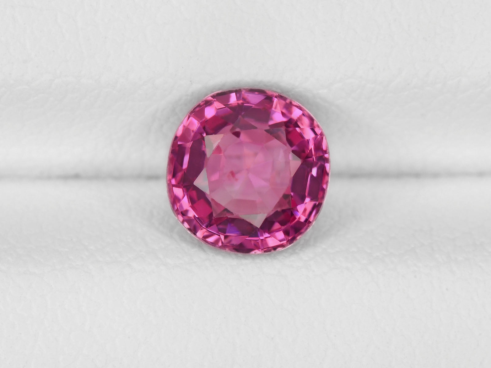 8800339-cushion-lustrous-intense-pink-igi-burma-natural-spinel-1.24-ct