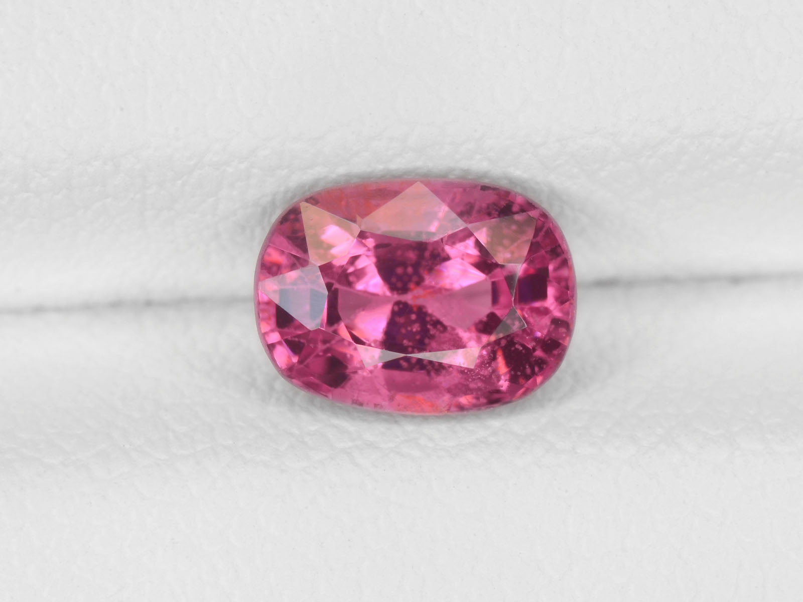 8800342-cushion-lustrous-pink-igi-burma-natural-spinel-1.31-ct