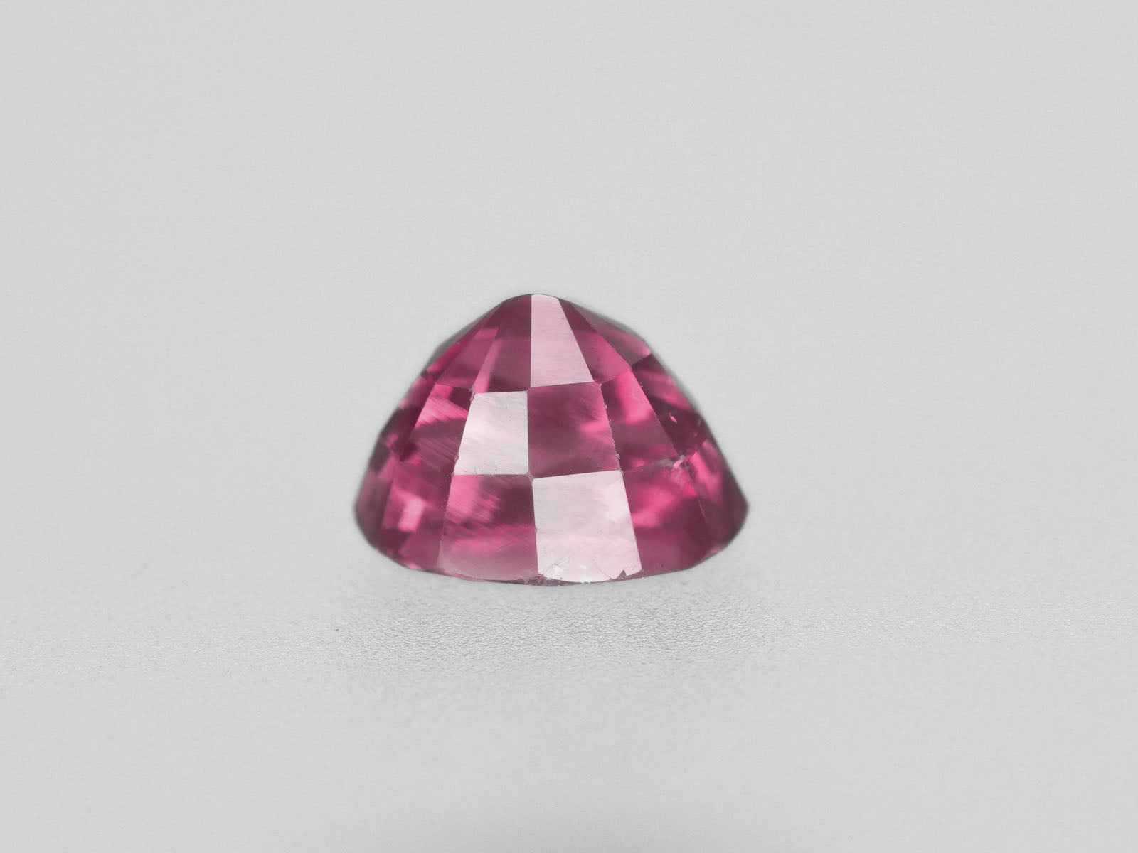8800473-oval-fiery-vivid-purplish-pink-igi-pakistan-natural-pink-sapphire-1.18-ct