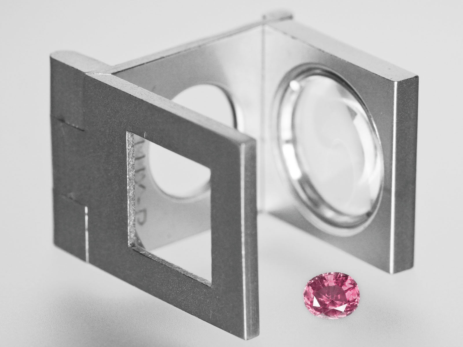 8800474-oval-lustrous-purplish-pink-igi-pakistan-natural-pink-sapphire-0.76-ct