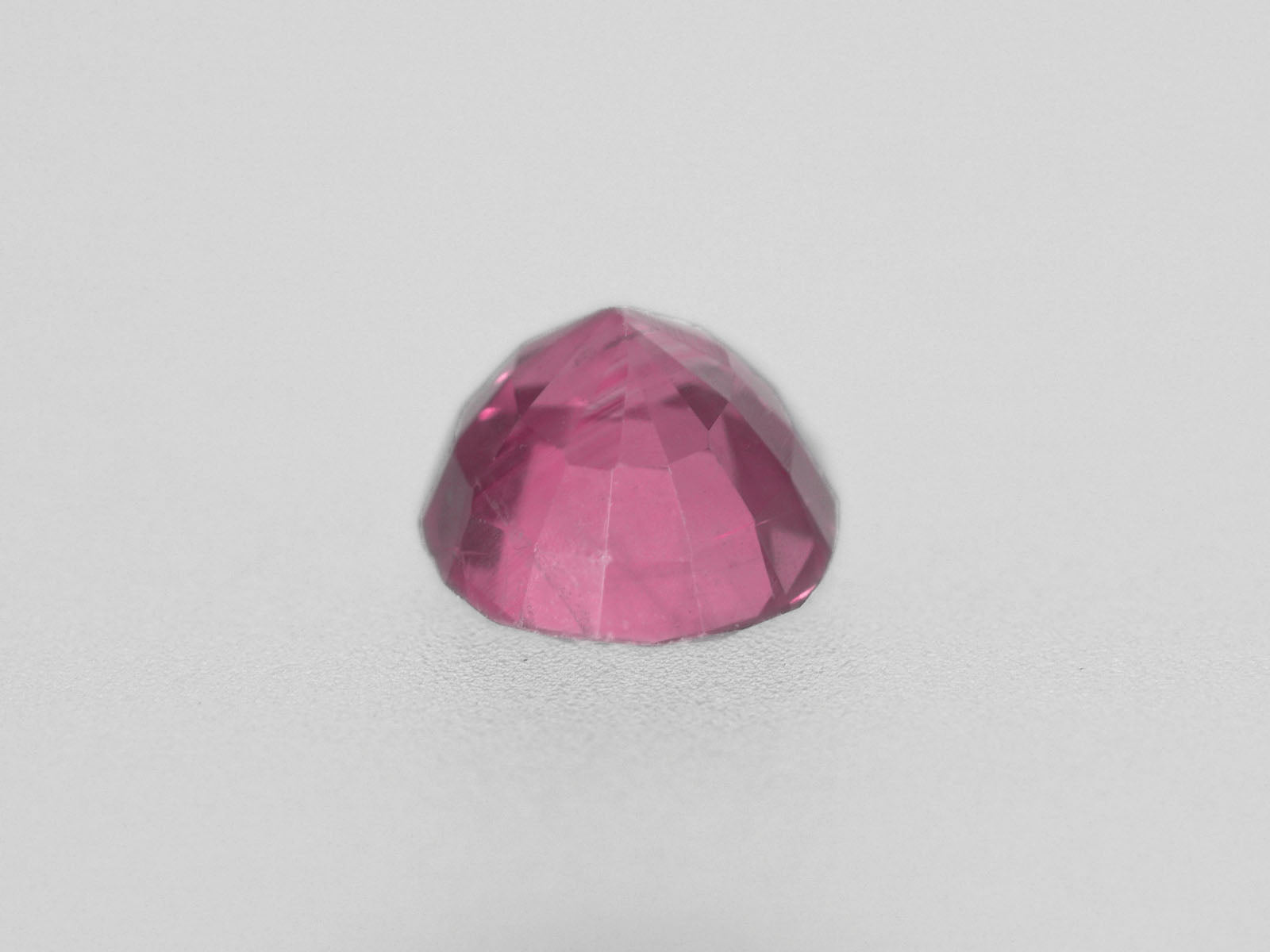 8800474-oval-lustrous-purplish-pink-igi-pakistan-natural-pink-sapphire-0.76-ct