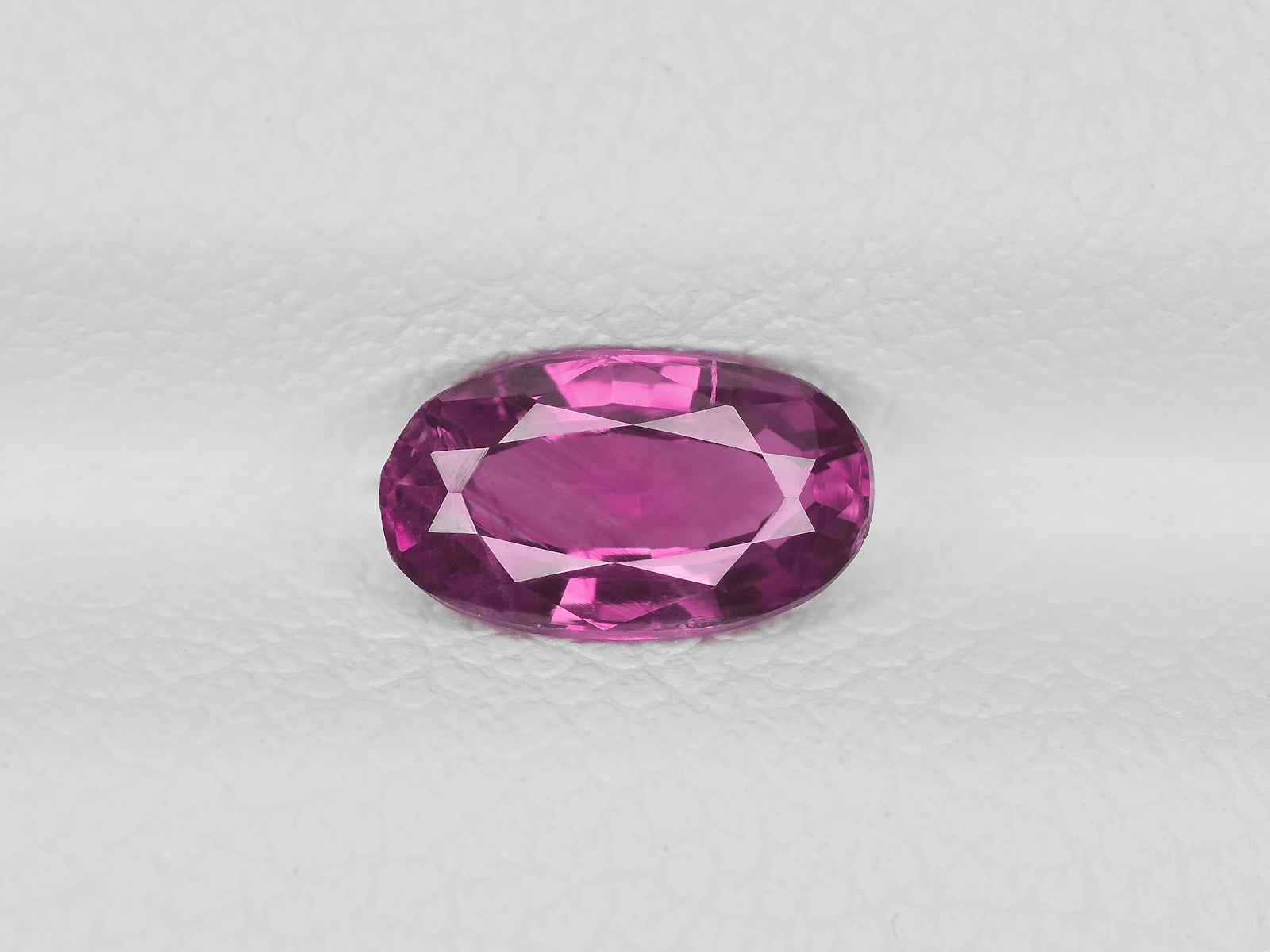 8800670-oval-intense-purplish-pink-igi-pakistan-natural-pink-sapphire-0.73-ct