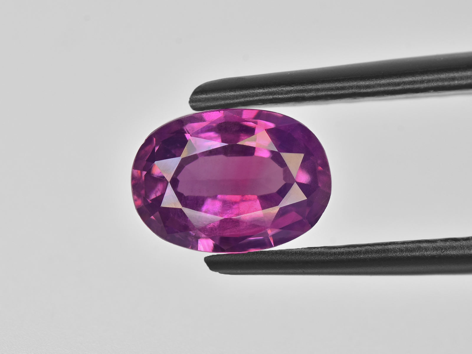 8800671-oval-rich-velvety-purple-pink-igi-pakistan-natural-pink-sapphire-1.22-ct