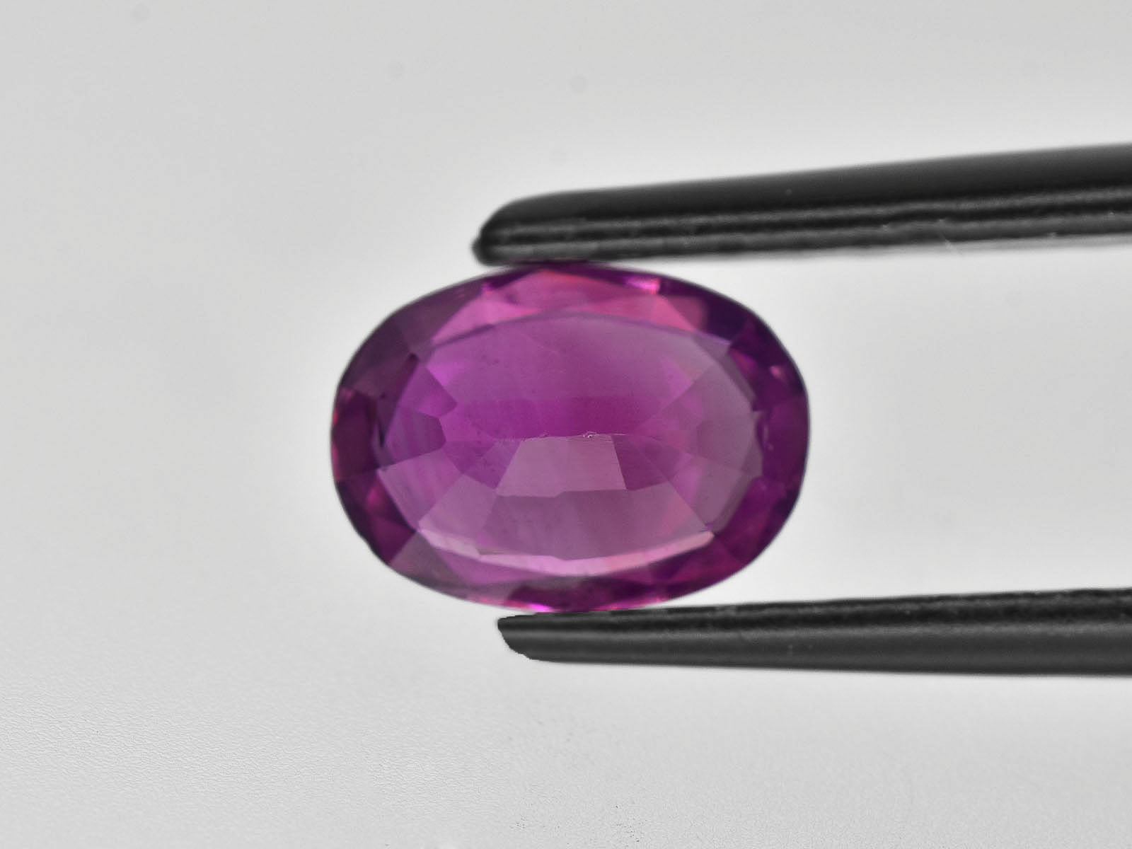 8800671-oval-rich-velvety-purple-pink-igi-pakistan-natural-pink-sapphire-1.22-ct
