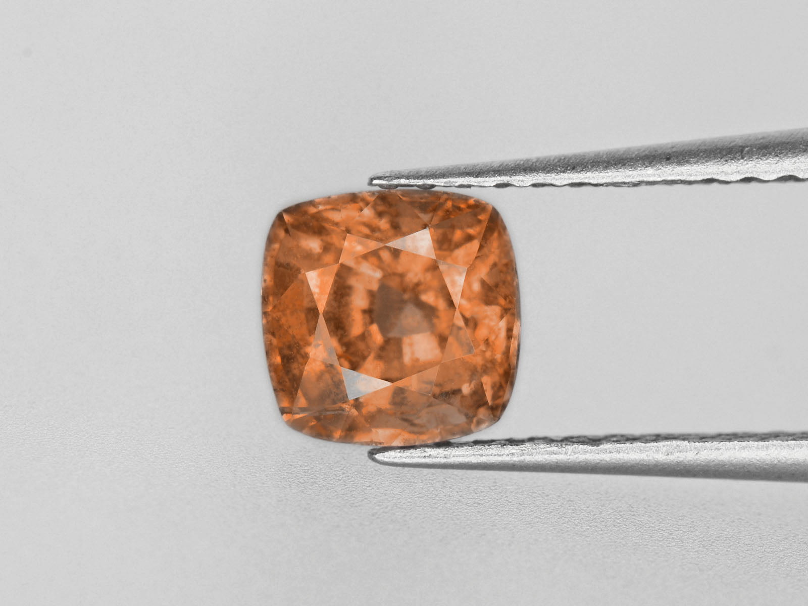8800348-cushion-intense-orange-with-slight-pinkish-hue-igi-madagascar-natural-padparadscha-1.15-ct