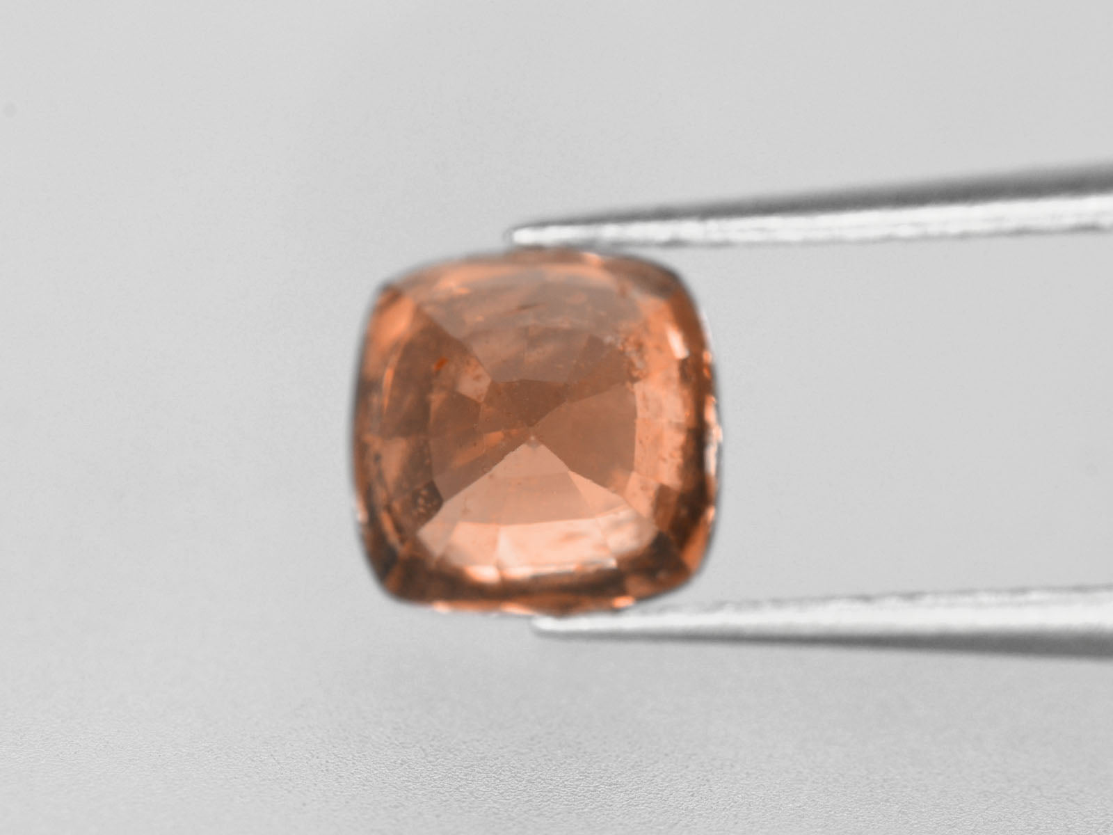 8800348-cushion-intense-orange-with-slight-pinkish-hue-igi-madagascar-natural-padparadscha-1.15-ct