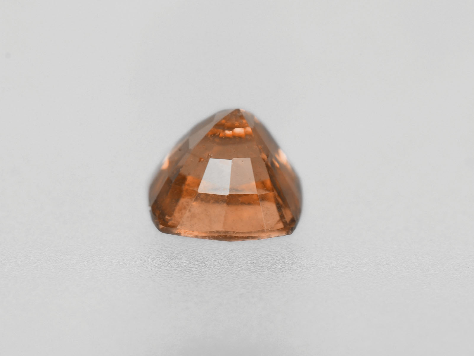 8800348-cushion-intense-orange-with-slight-pinkish-hue-igi-madagascar-natural-padparadscha-1.15-ct
