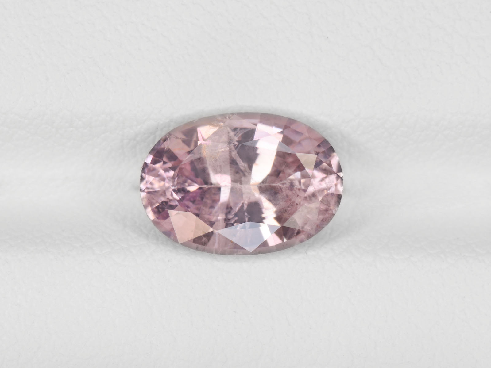 8800350-oval-pastel-pink-with-slight-orangish-hue-igi-sri-lanka-natural-padparadscha-2.83-ct