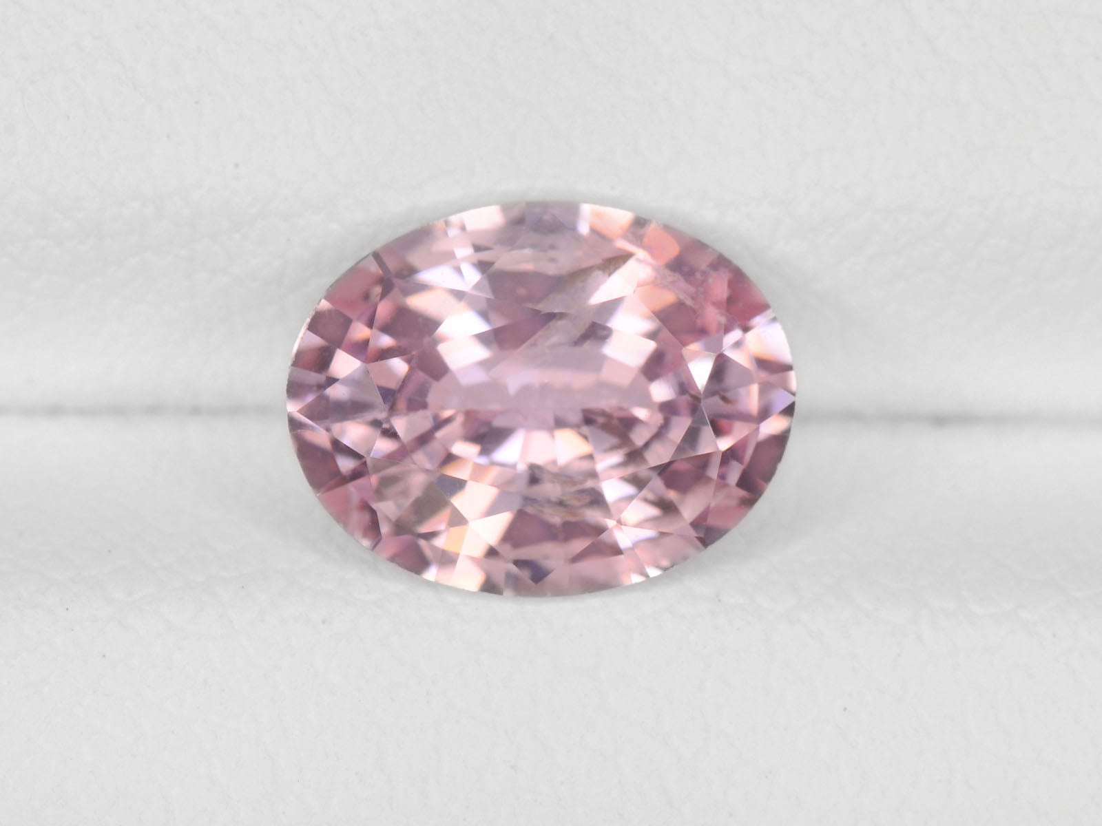 8800352-oval-pastel-orangy-pink-igi-madagascar-natural-padparadscha-2.01-ct