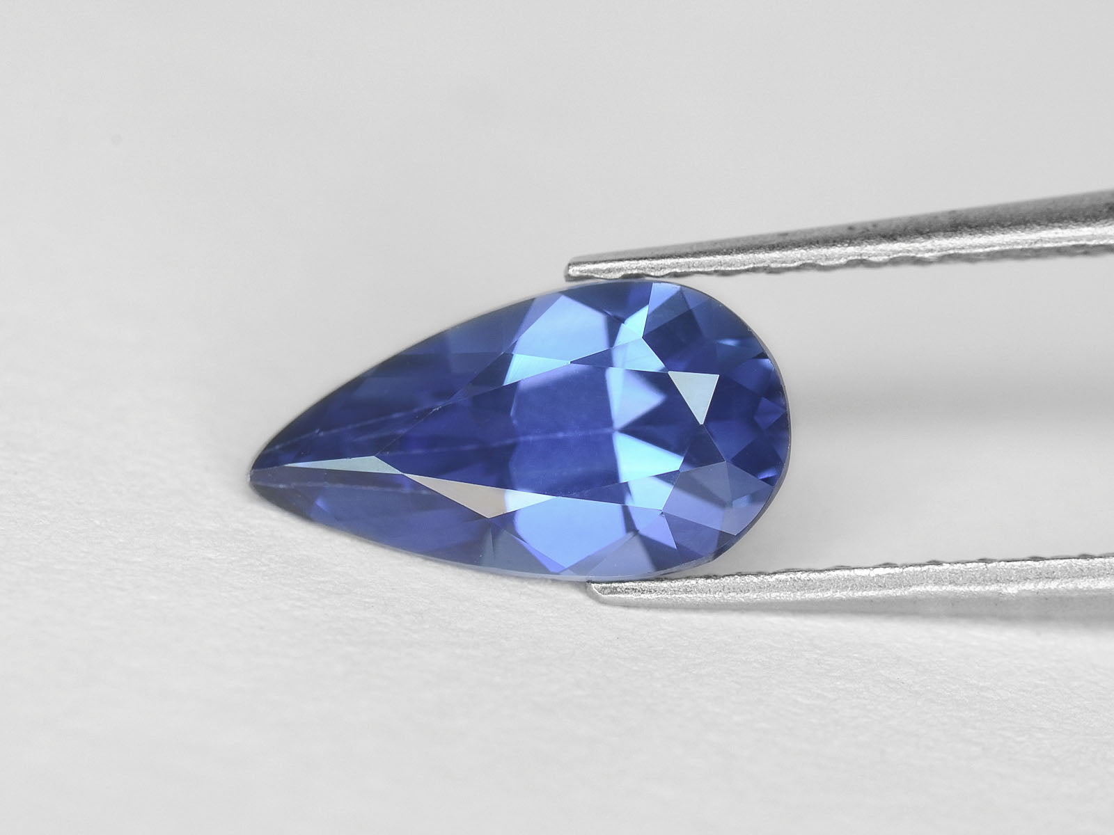 8800231-pear-fiery-intense-blue-igi-sri-lanka-natural-blue-sapphire-1.09-ct