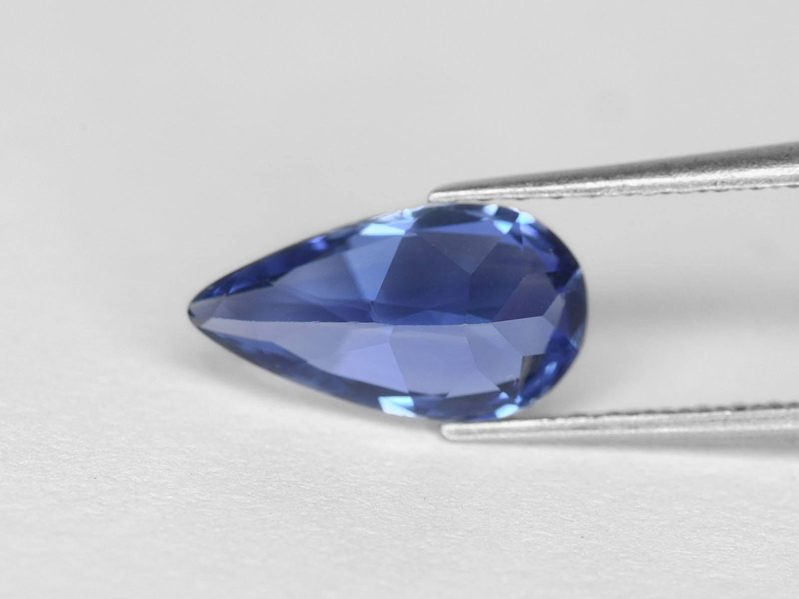 8800231-pear-fiery-intense-blue-igi-sri-lanka-natural-blue-sapphire-1.09-ct