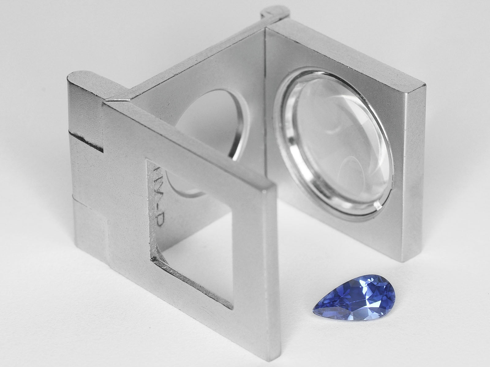 8800231-pear-fiery-intense-blue-igi-sri-lanka-natural-blue-sapphire-1.09-ct