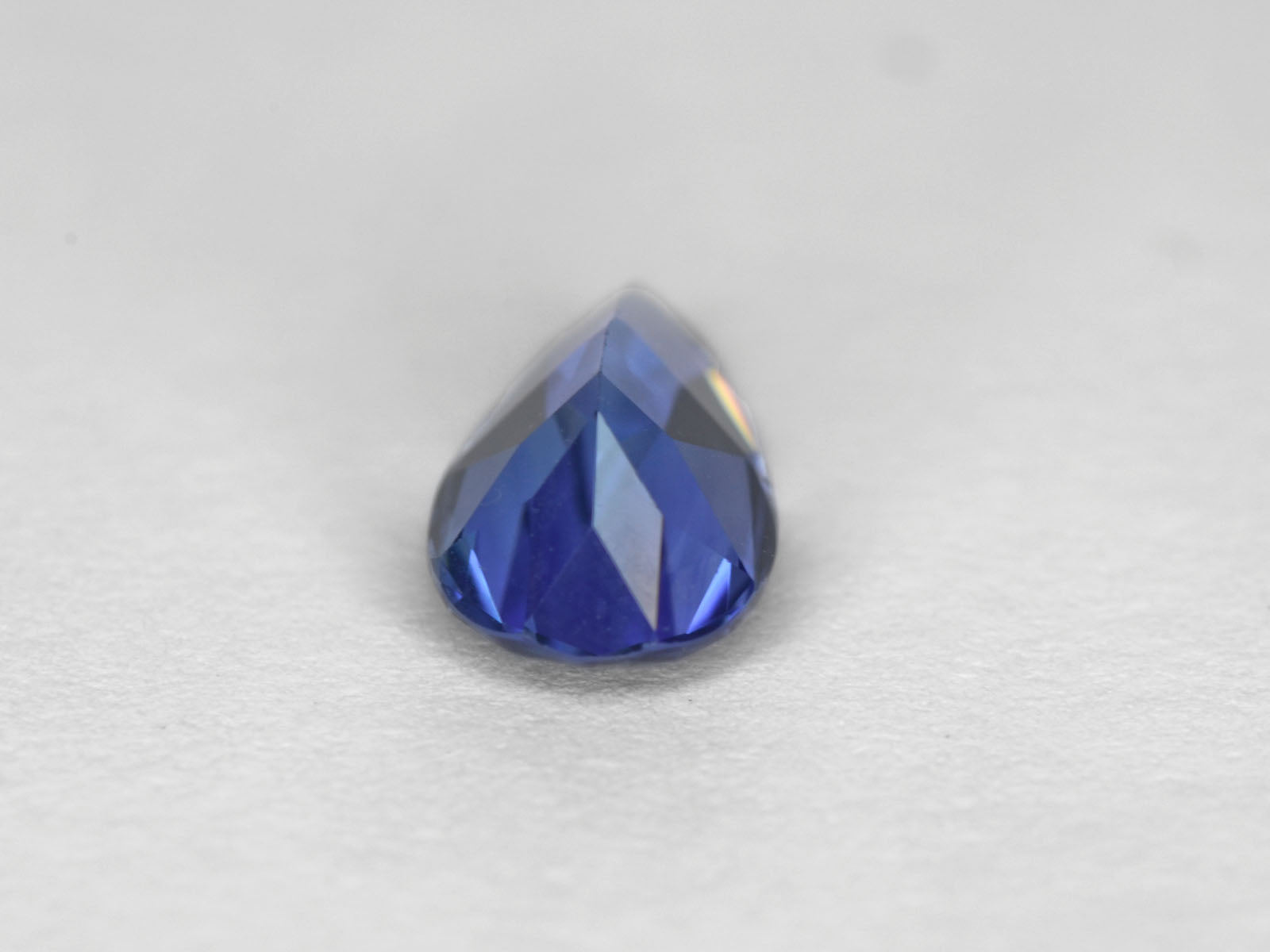 8800231-pear-fiery-intense-blue-igi-sri-lanka-natural-blue-sapphire-1.09-ct