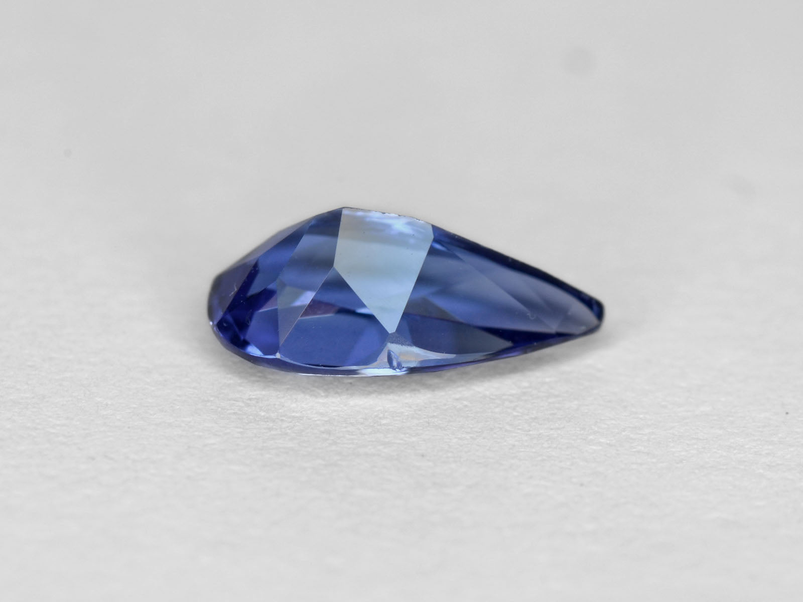 8800231-pear-fiery-intense-blue-igi-sri-lanka-natural-blue-sapphire-1.09-ct
