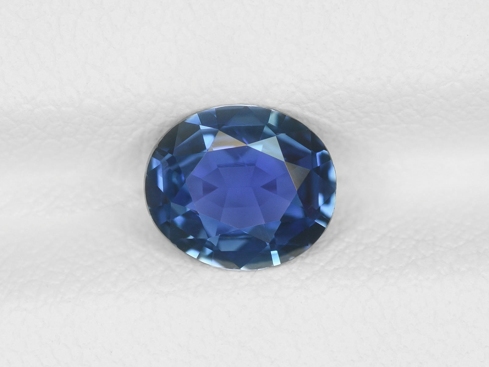 8800233-oval-deep-blue-igi-sri-lanka-natural-blue-sapphire-1.24-ct