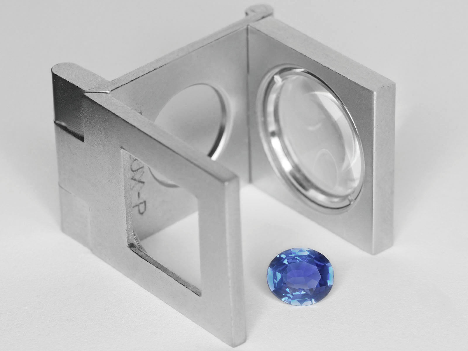 8800233-oval-deep-blue-igi-sri-lanka-natural-blue-sapphire-1.24-ct