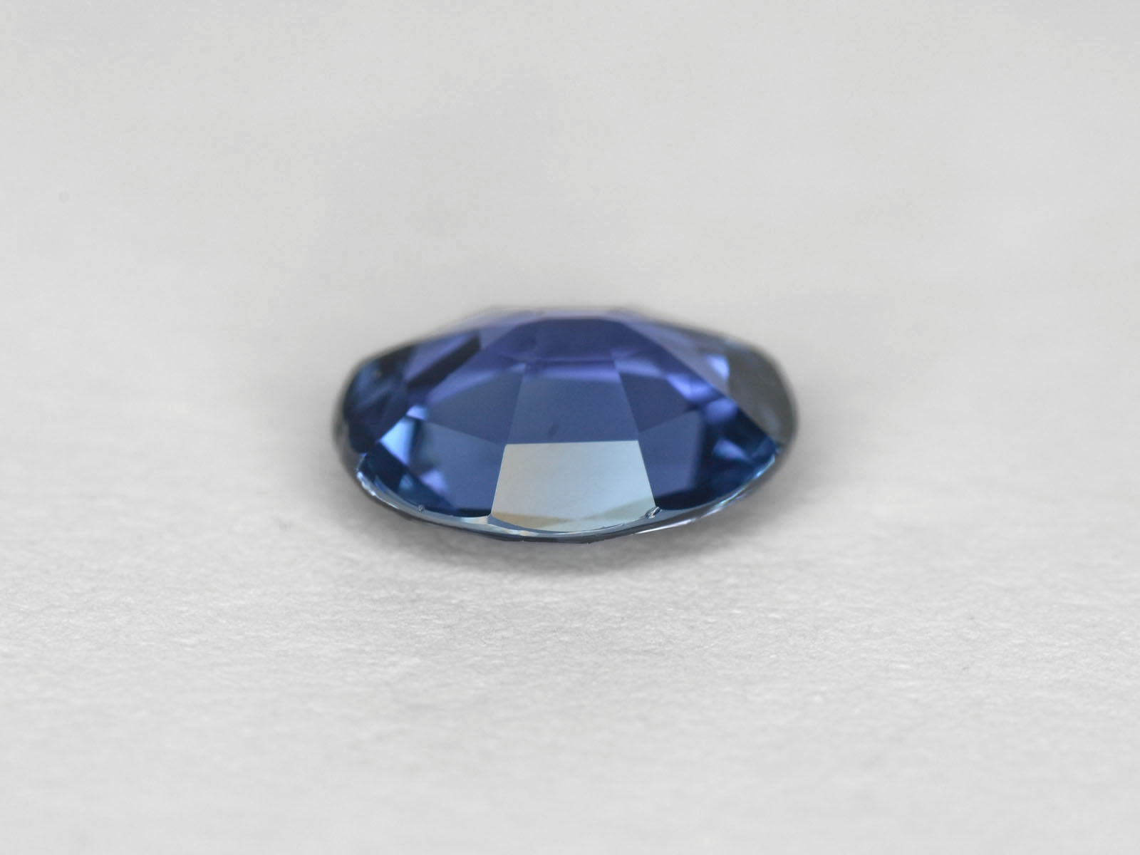 8800233-oval-deep-blue-igi-sri-lanka-natural-blue-sapphire-1.24-ct