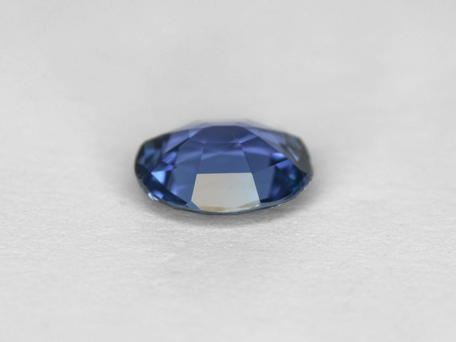 8800233-oval-deep-blue-igi-sri-lanka-natural-blue-sapphire-1.24-ct