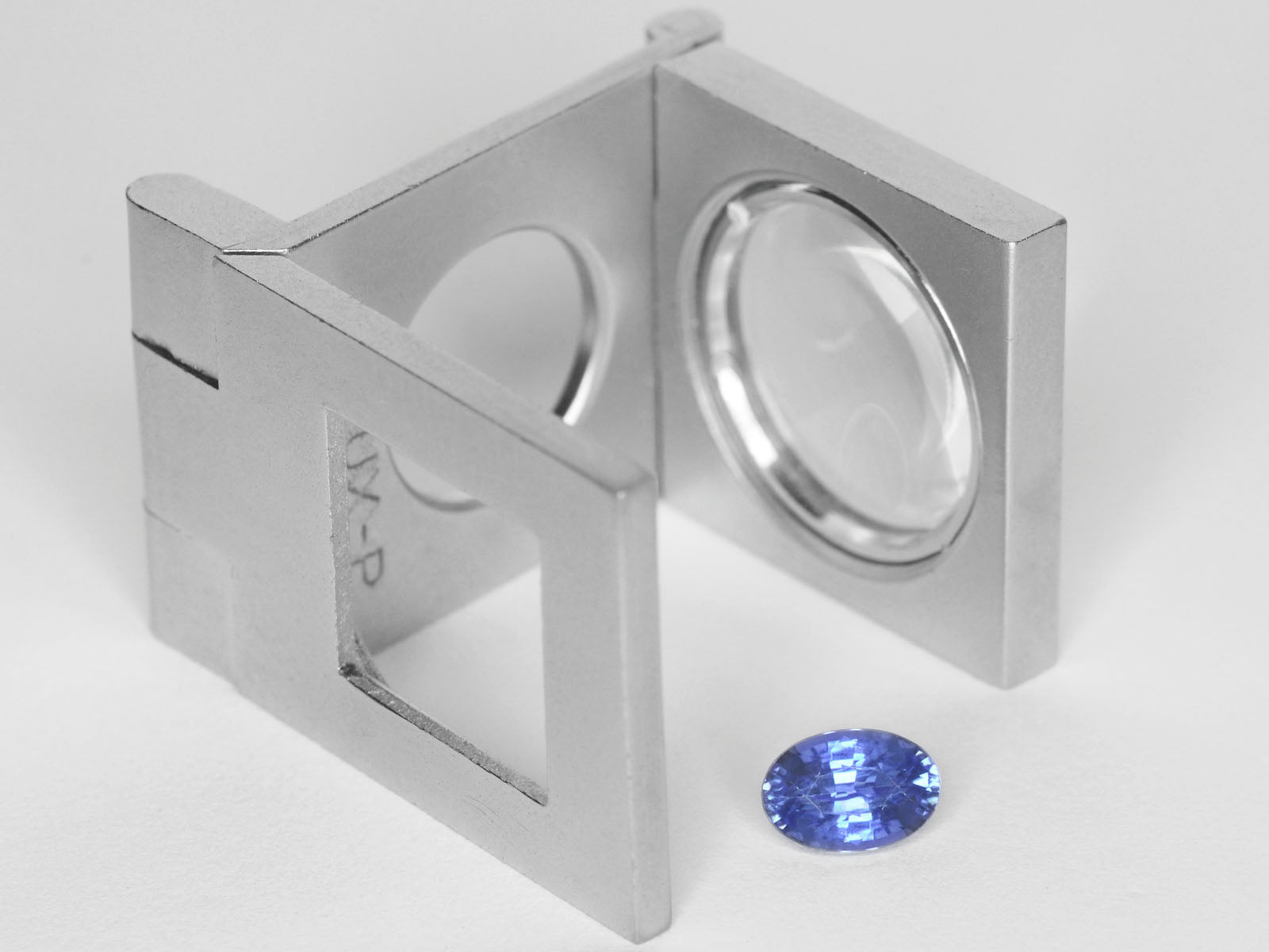 8800234-oval-lustrous-intense-blue-igi-burma-natural-blue-sapphire-1.28-ct