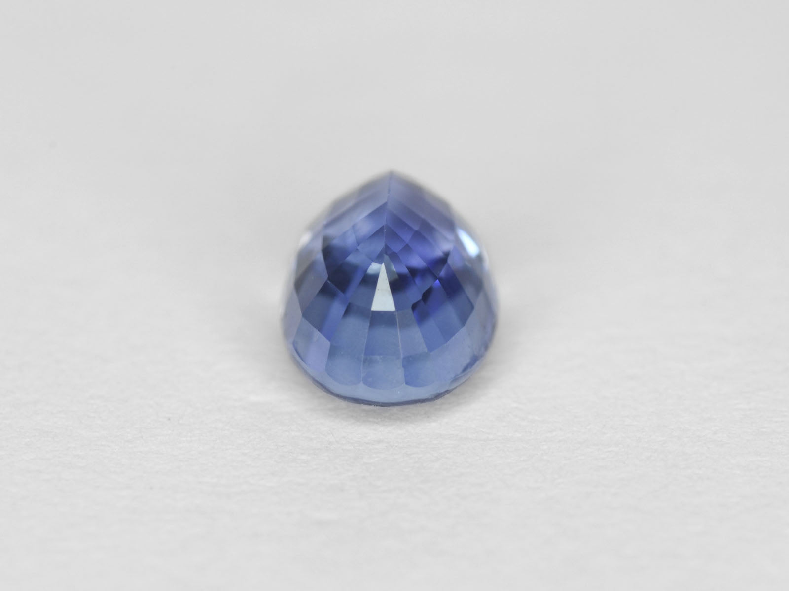8800234-oval-lustrous-intense-blue-igi-burma-natural-blue-sapphire-1.28-ct