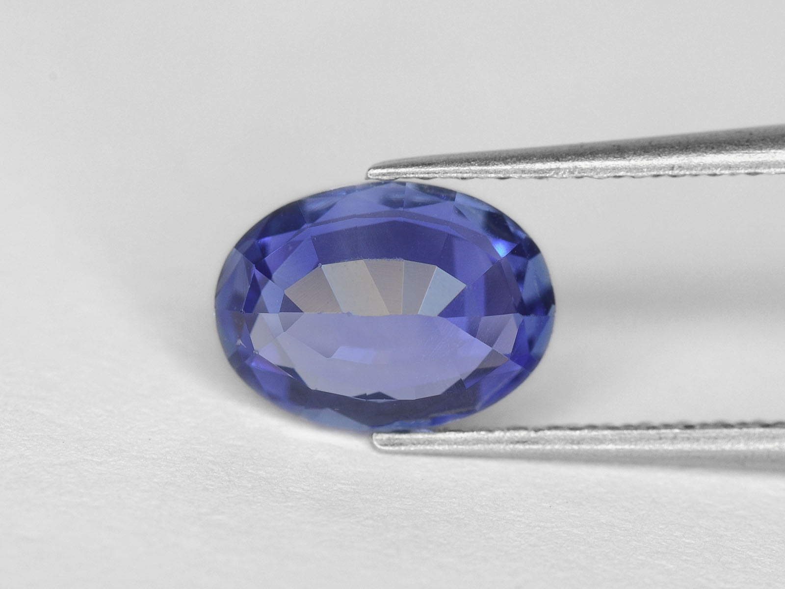 8800235-oval-intense-blue-igi-burma-natural-blue-sapphire-0.96-ct