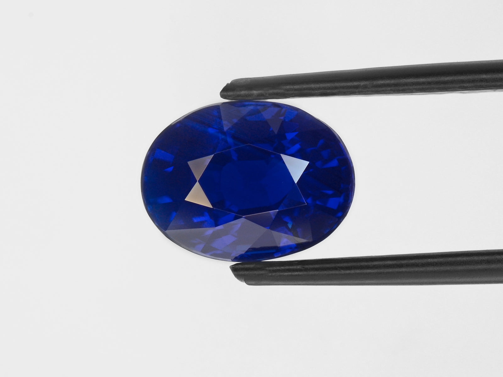 8800738-oval-rich-intense-royal-blue-gia-kashmir-natural-blue-sapphire-5.05-ct
