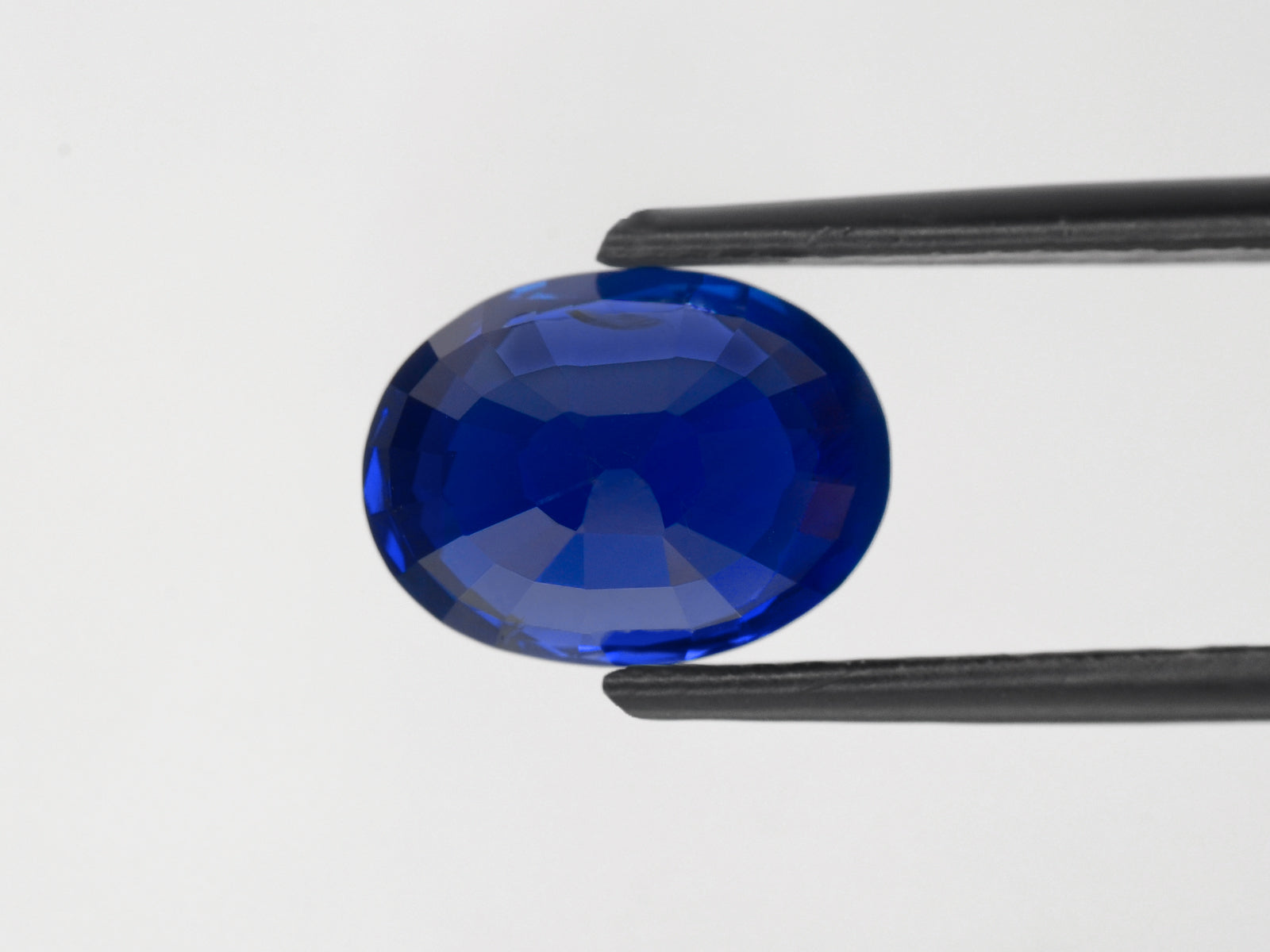 8800738-oval-rich-intense-royal-blue-gia-kashmir-natural-blue-sapphire-5.05-ct
