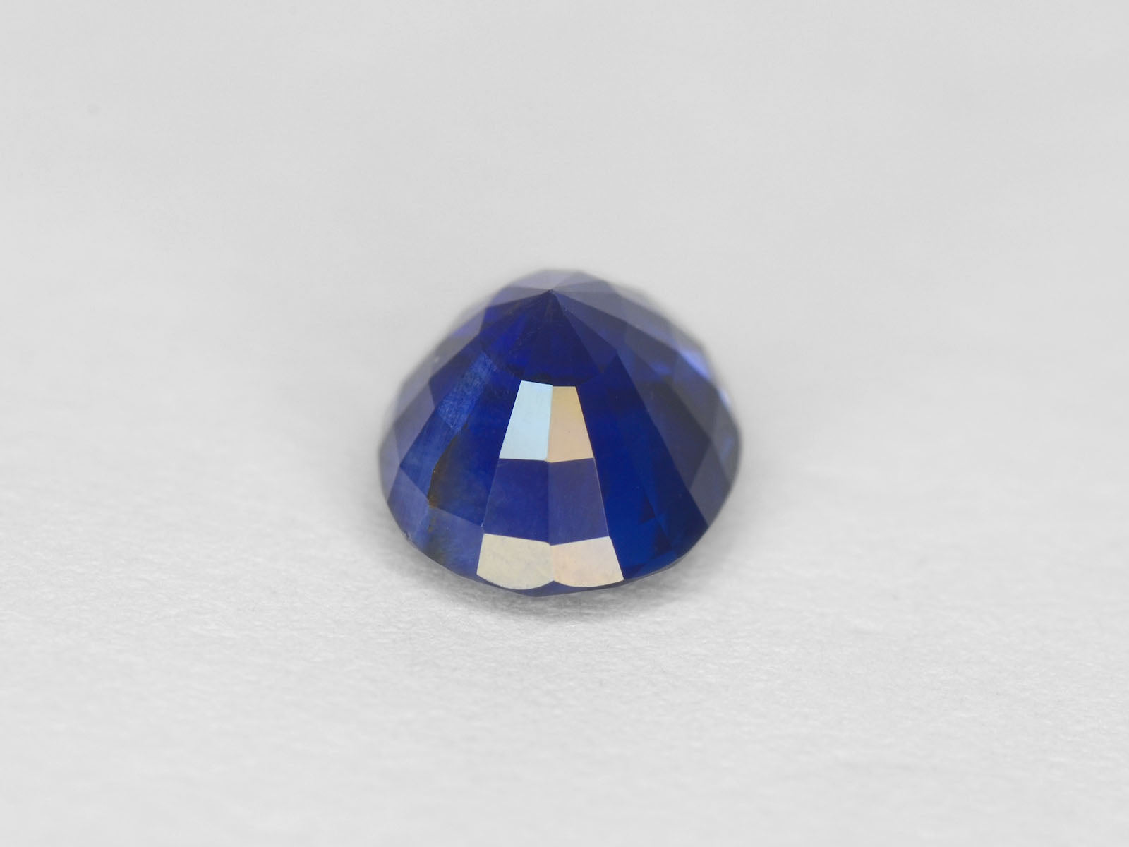8800238-oval-rich-intense-cornflower-blue-gia-igi-sri-lanka-natural-blue-sapphire-2.04-ct