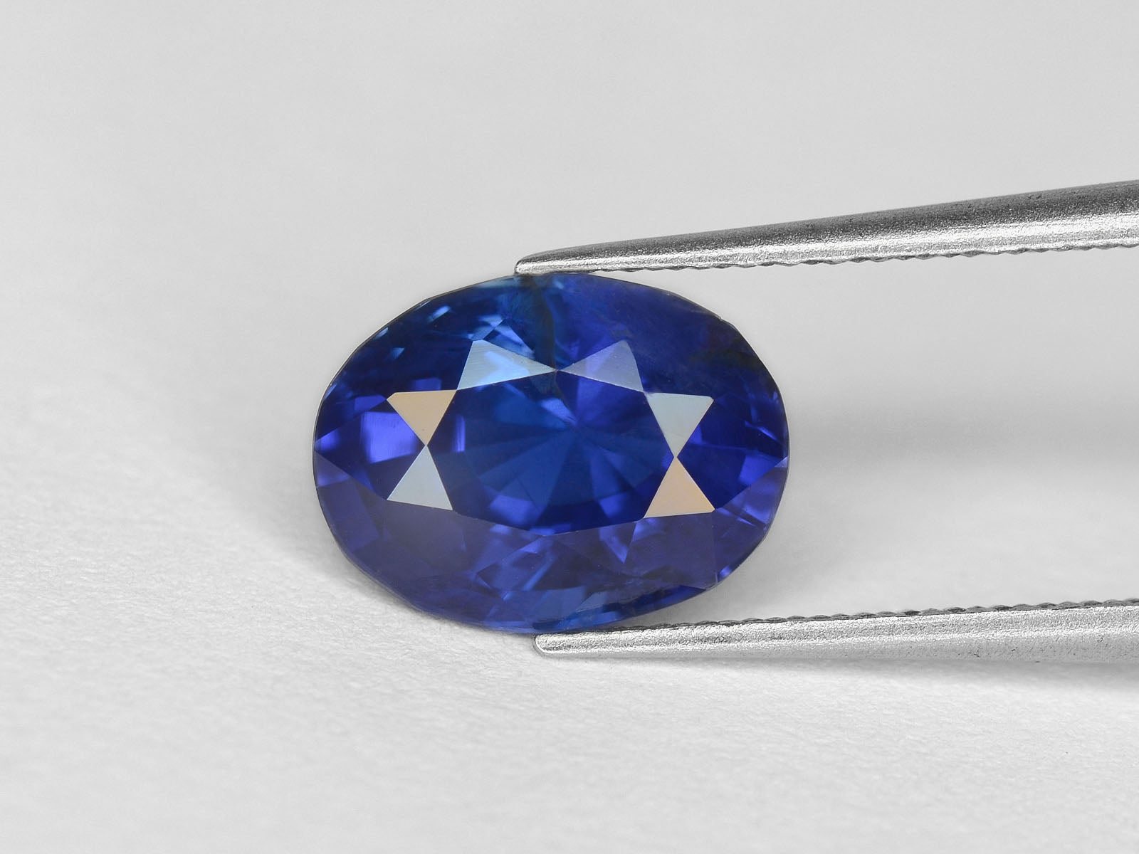 8800238-oval-rich-intense-cornflower-blue-gia-igi-sri-lanka-natural-blue-sapphire-2.04-ct