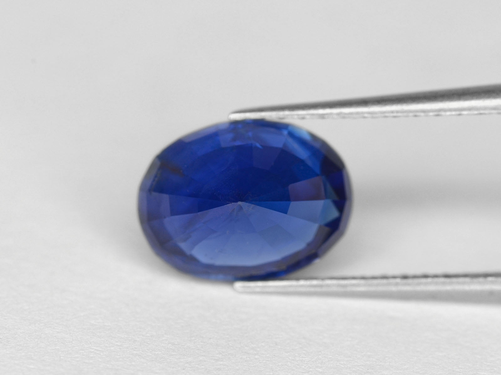 8800238-oval-rich-intense-cornflower-blue-gia-igi-sri-lanka-natural-blue-sapphire-2.04-ct