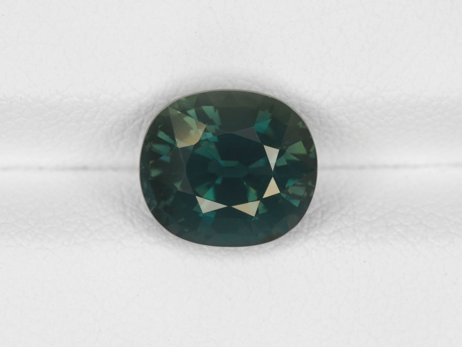 8800240-cushion-intense-greenish-blue-gia-igi-nigeria-natural-blue-sapphire-3.56-ct