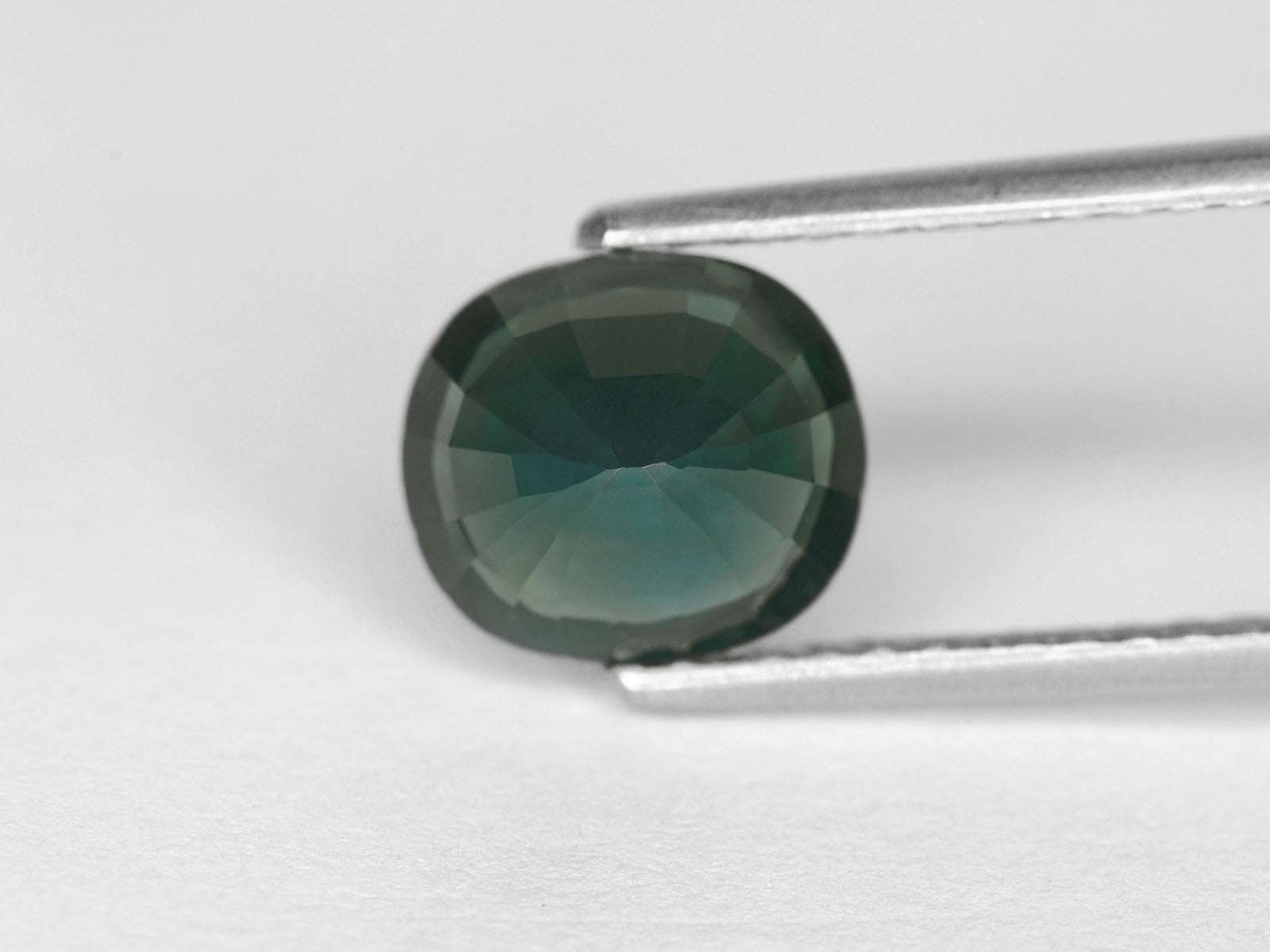 8800240-cushion-intense-greenish-blue-gia-igi-nigeria-natural-blue-sapphire-3.56-ct