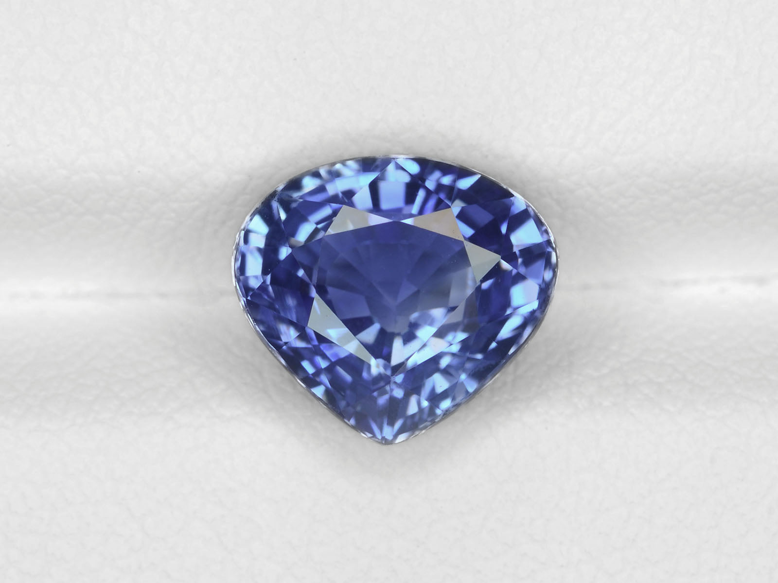 8800242-heart-lively-blue-gia-igi-madagascar-natural-blue-sapphire-3.89-ct