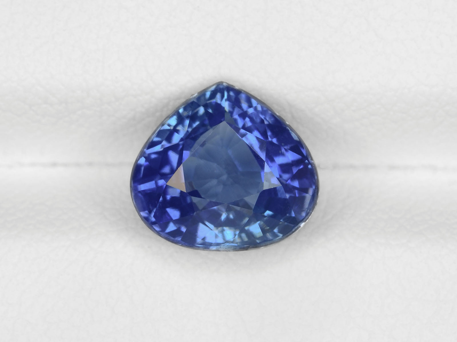 8800243-heart-lively-blue-gia-igi-madagascar-natural-blue-sapphire-3.01-ct