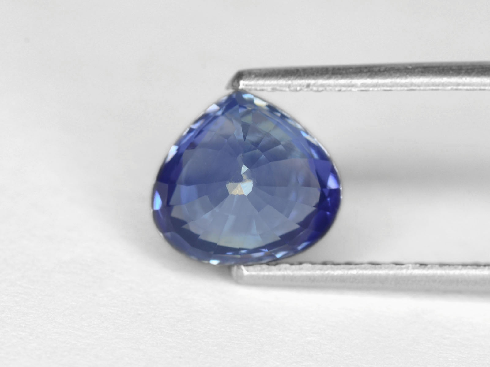 8800243-heart-lively-blue-gia-igi-madagascar-natural-blue-sapphire-3.01-ct