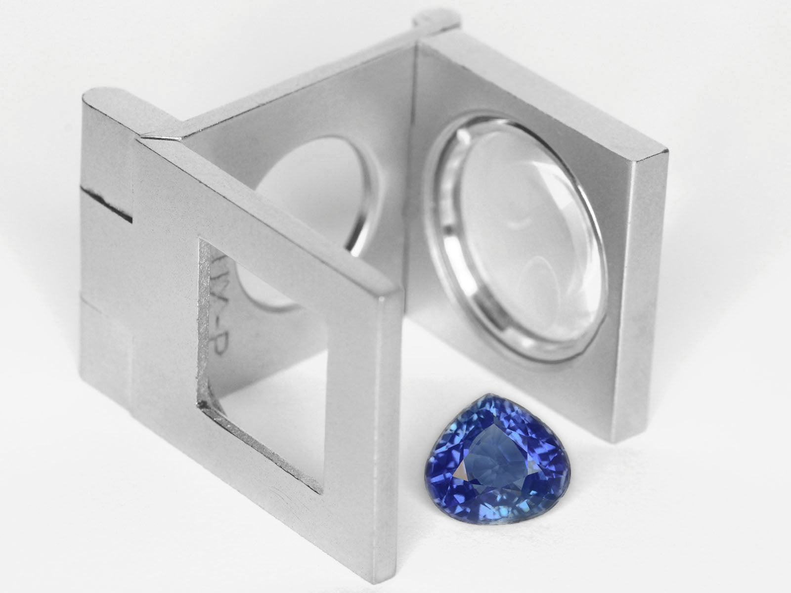 8800243-heart-lively-blue-gia-igi-madagascar-natural-blue-sapphire-3.01-ct