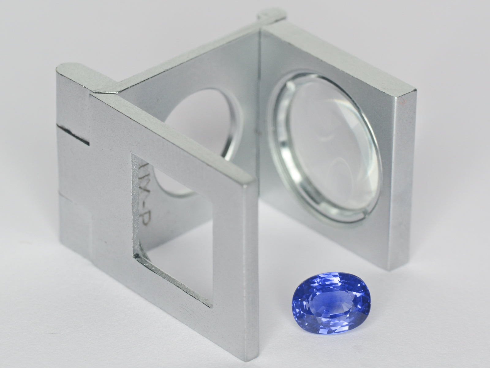 8800247-oval-velvety-cornflower-blue-igi-kashmir-natural-blue-sapphire-2.22-ct