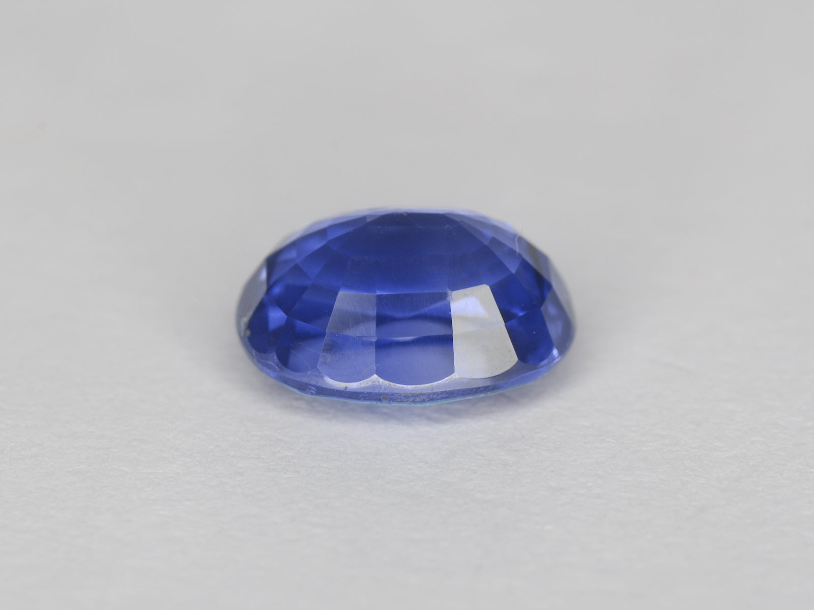 8800247-oval-velvety-cornflower-blue-igi-kashmir-natural-blue-sapphire-2.22-ct