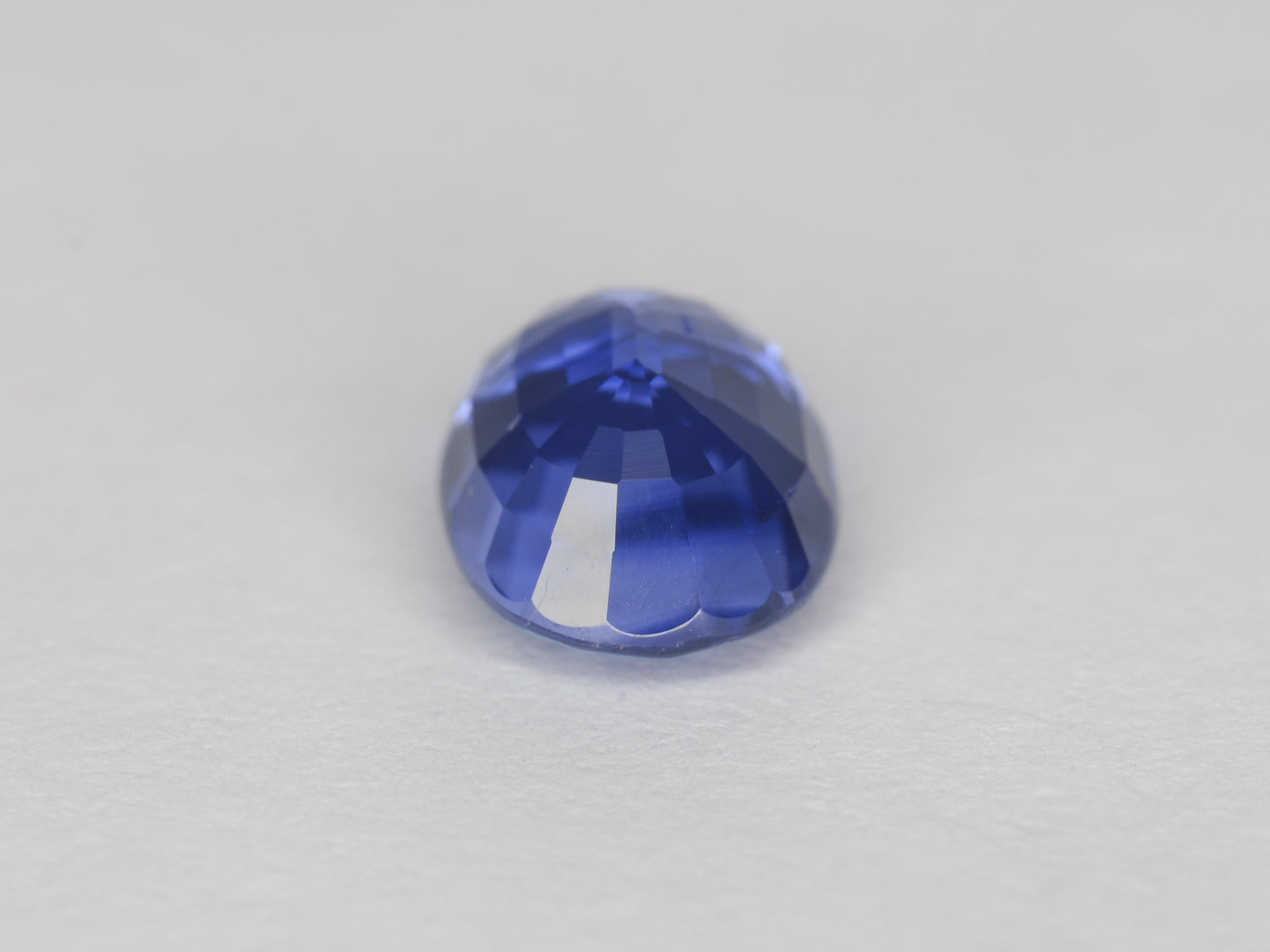 8800247-oval-velvety-cornflower-blue-igi-kashmir-natural-blue-sapphire-2.22-ct