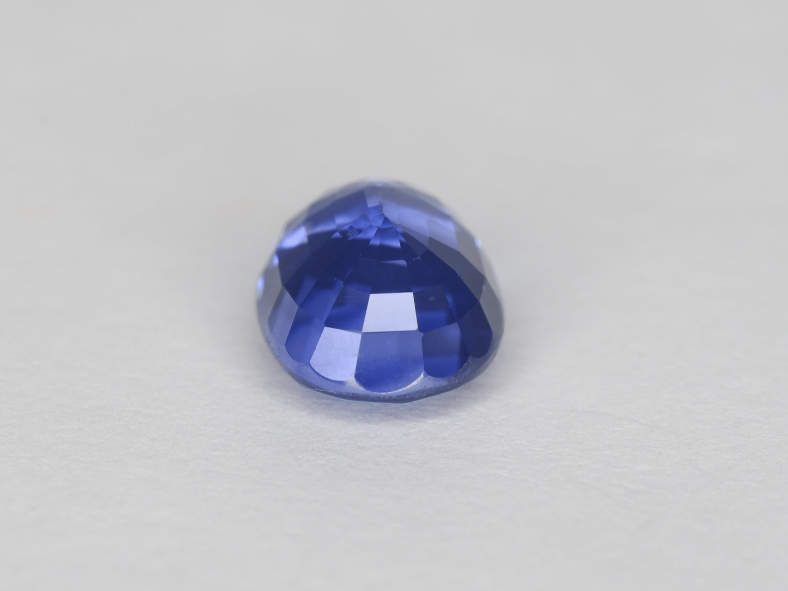 8800247-oval-velvety-cornflower-blue-igi-kashmir-natural-blue-sapphire-2.22-ct